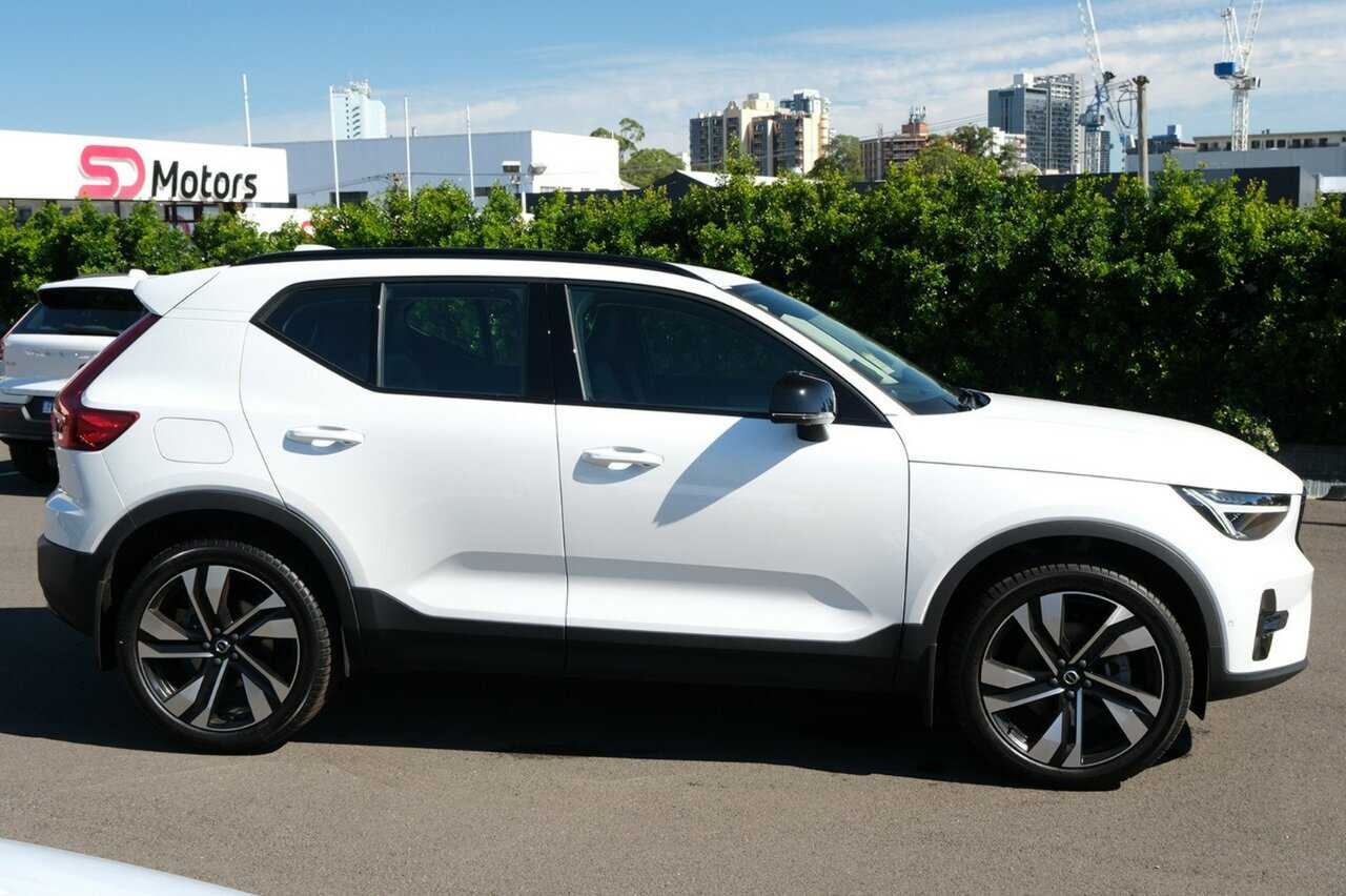 Volvo  XC40 Ultimate, B5 Mild Hybrid, Petrol, Dark