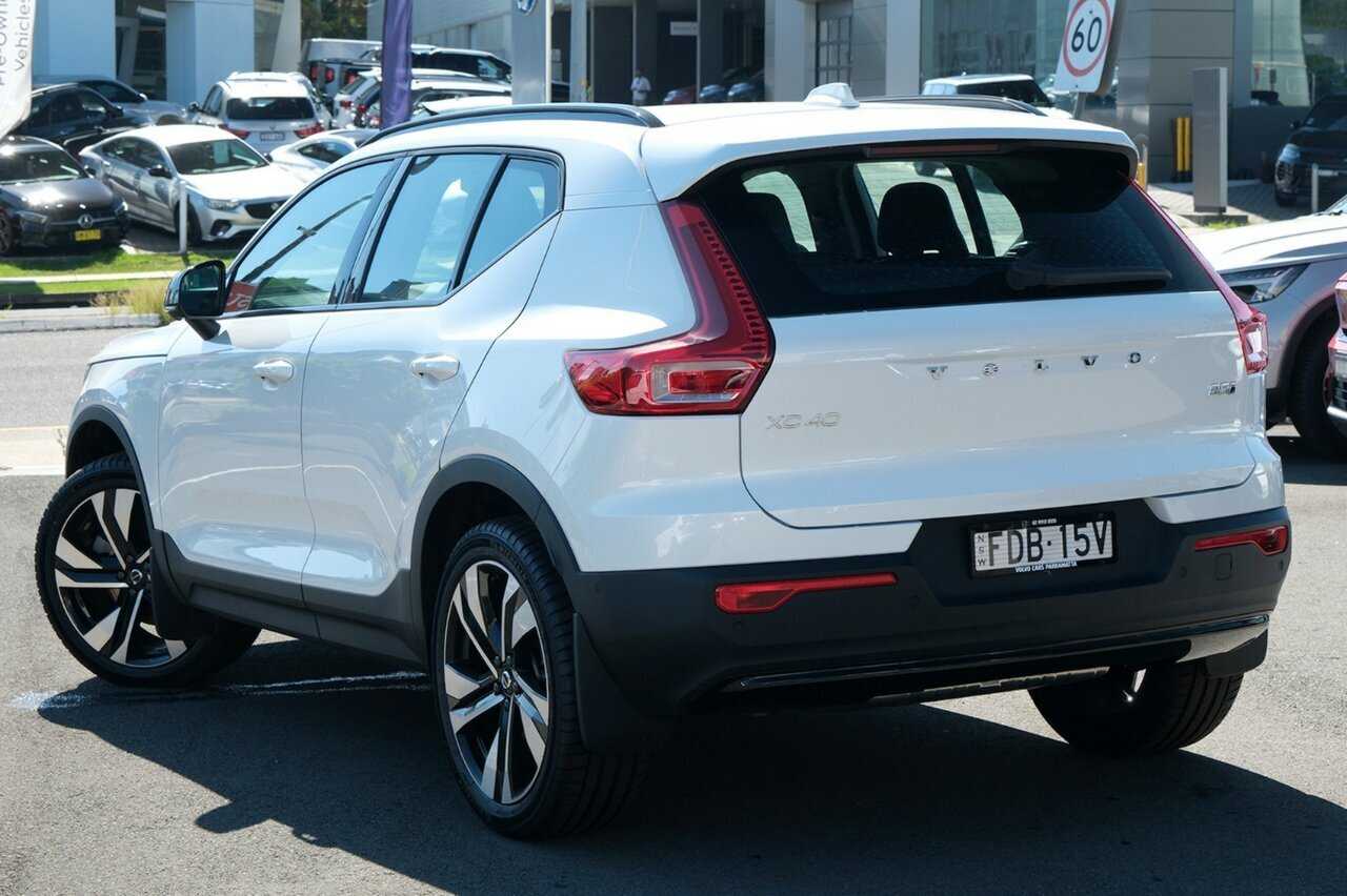 Volvo  XC40 Ultimate, B5 Mild Hybrid, Petrol, Dark