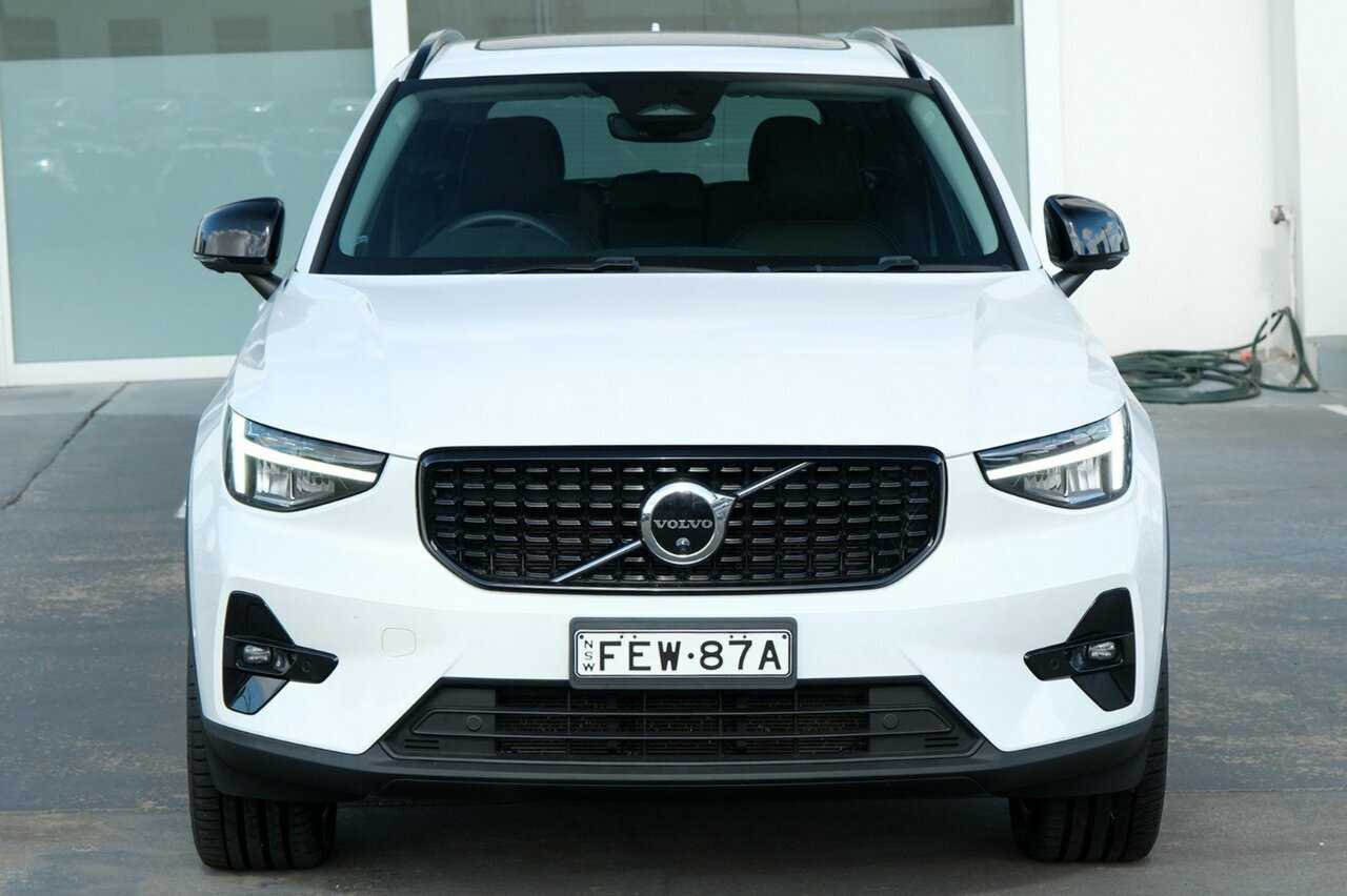 Volvo  XC40 Ultimate, B5 AWD mild hybrid, Petrol, Dark