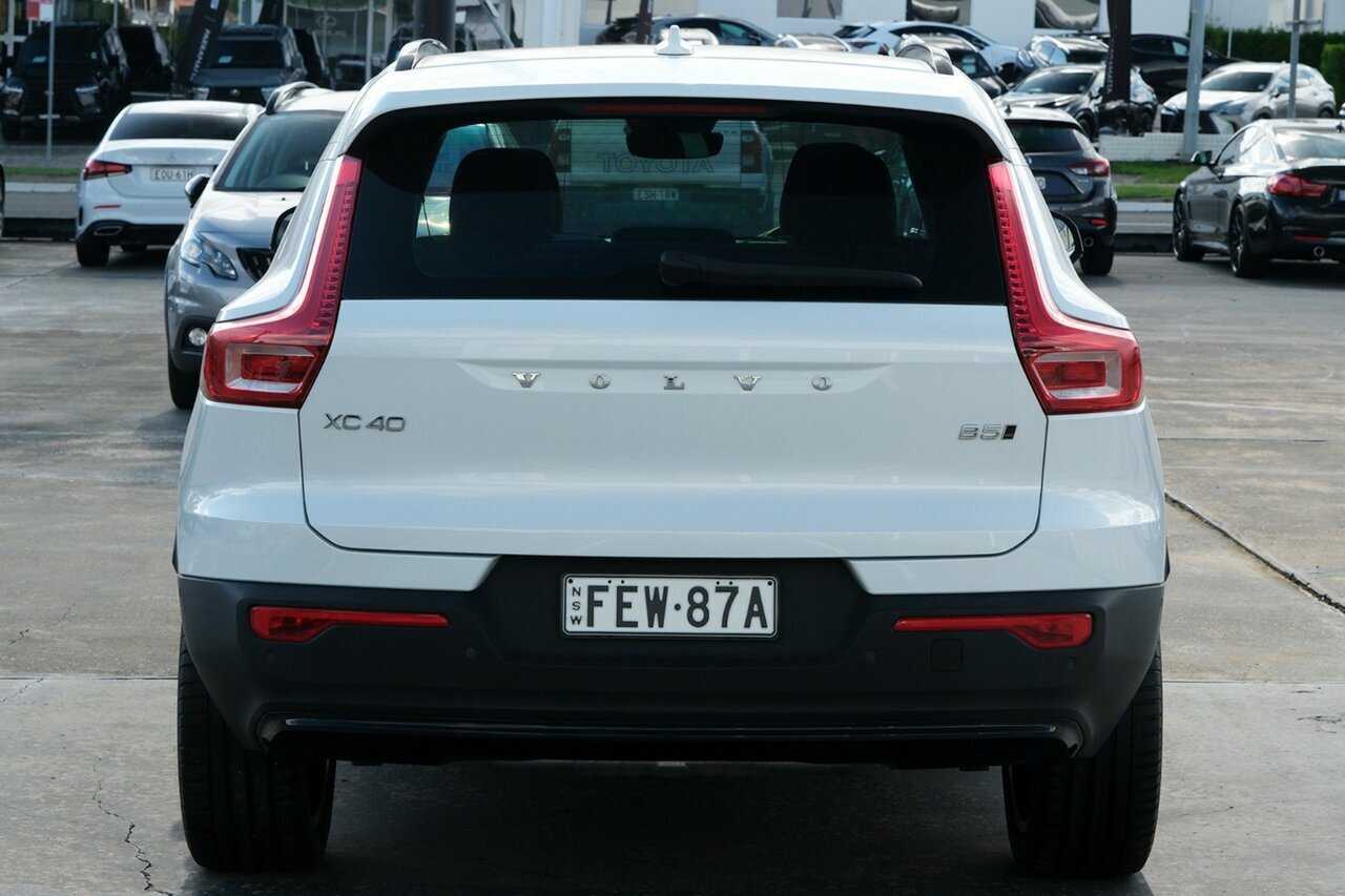 Volvo  XC40 Ultimate, B5 AWD mild hybrid, Petrol, Dark