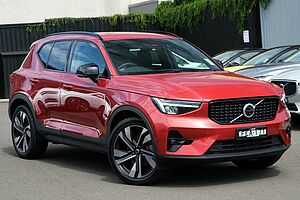 Volvo  XC40 Ultimate, B5 AWD mild hybrid, Petrol, Dark