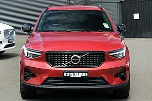 Volvo  XC40 Ultimate, B5 AWD mild hybrid, Petrol, Dark