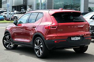 Volvo  XC40 Ultimate, B5 AWD mild hybrid, Petrol, Dark