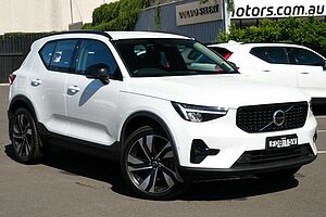 Volvo  XC40 Ultimate, B5 Mild Hybrid, Petrol, Dark