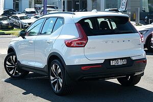 Volvo  XC40 Ultimate, B5 Mild Hybrid, Petrol, Dark