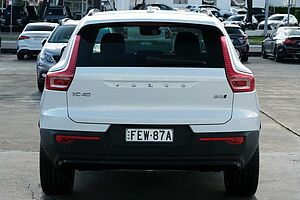 Volvo  XC40 Ultimate, B5 AWD mild hybrid, Petrol, Dark