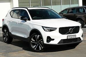 Volvo  XC40 Ultimate, B5 AWD mild hybrid, Petrol, Dark