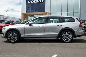 Volvo  V60 Cross Country Ultra, B5 AWD Mild hybrid, Petrol, Bright