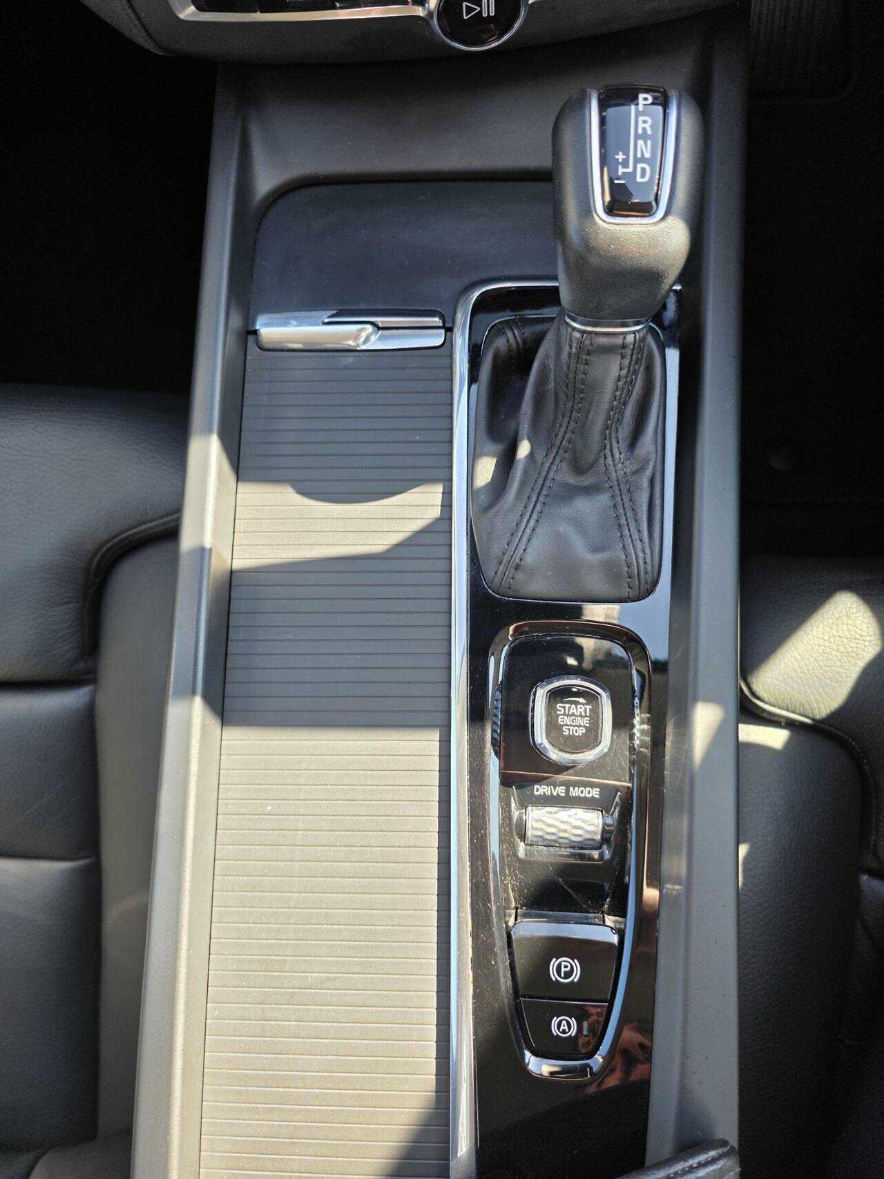 Volvo  XC60 T5 Momentum