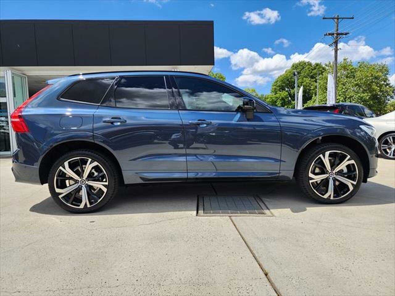 Volvo  XC60 Recharge R-Design, T8 AWD plug-in hybrid