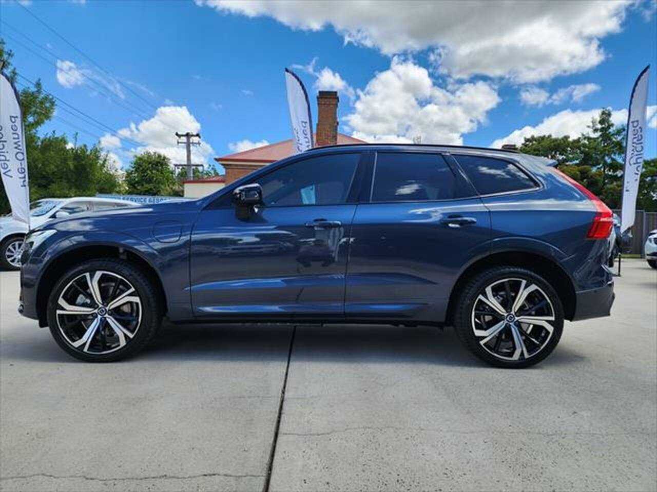 Volvo  XC60 Recharge R-Design, T8 AWD plug-in hybrid