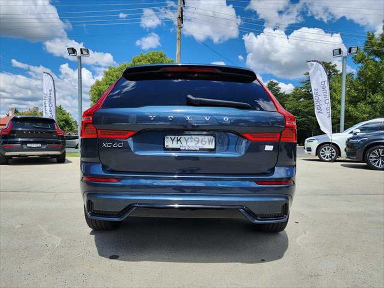 Volvo  XC60 Recharge R-Design, T8 AWD plug-in hybrid