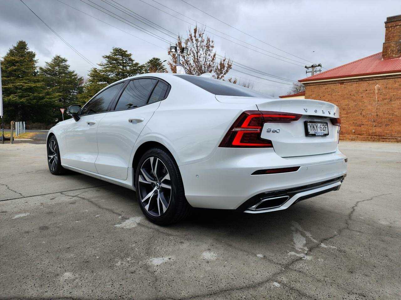 Volvo  S60 T5 R-Design AWD