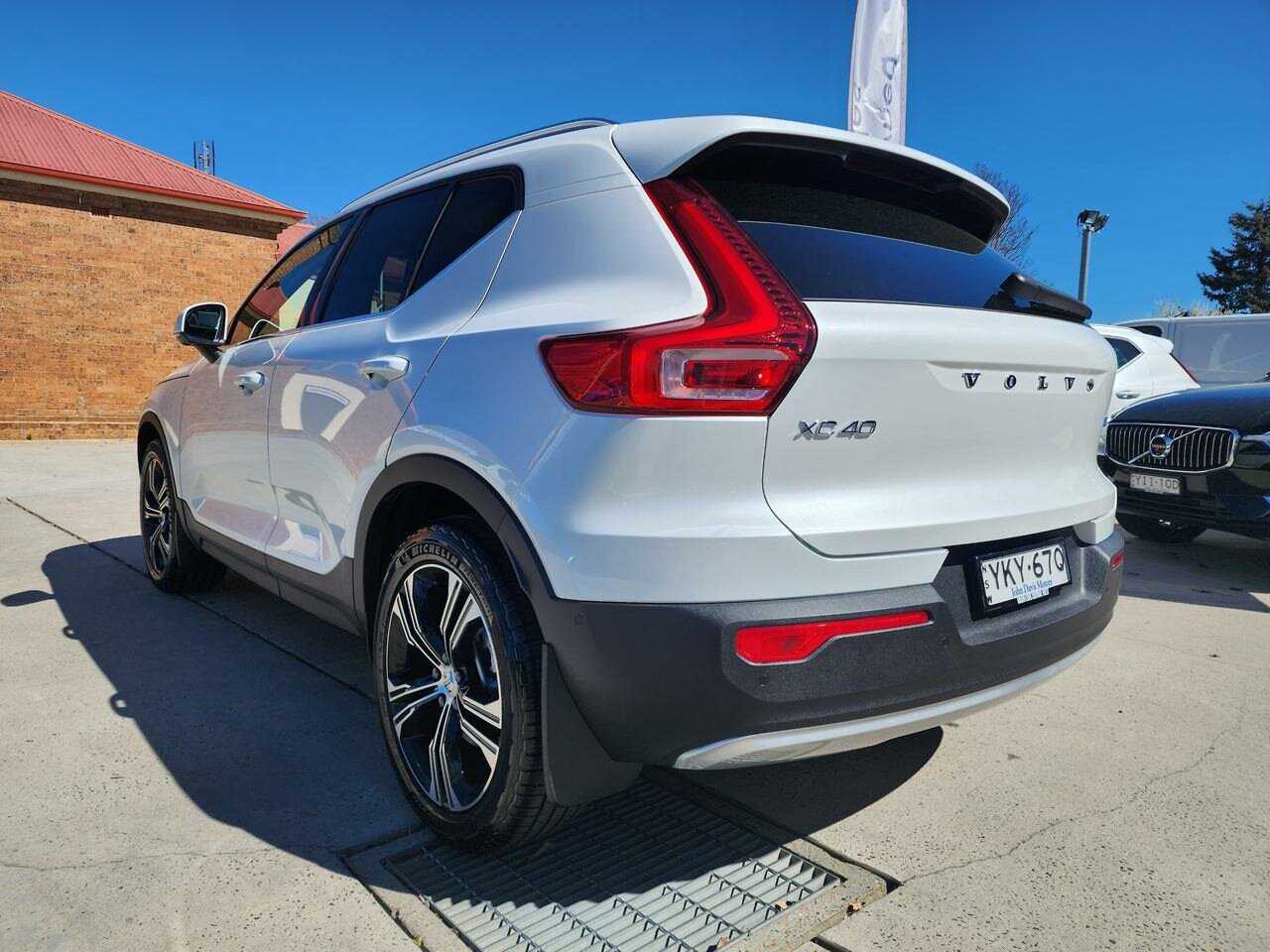 Volvo  XC40 Inscription, T4 Petrol AWD (140 kW)