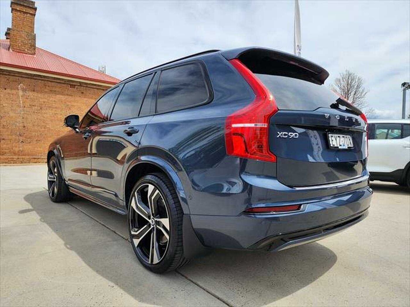 Volvo  XC90 Recharge Ultimate, T8 AWD plug-in hybrid, Electric/Petrol, Dark, 7 Seats