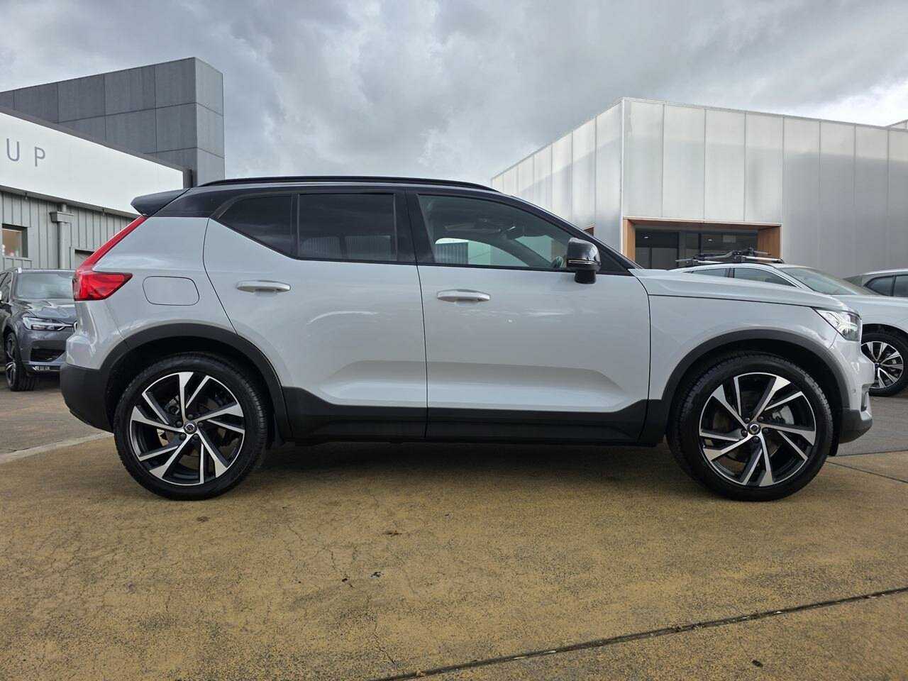 Volvo  XC40 Recharge R-Design, T5 Plug-In Hybrid (132+60 kW)