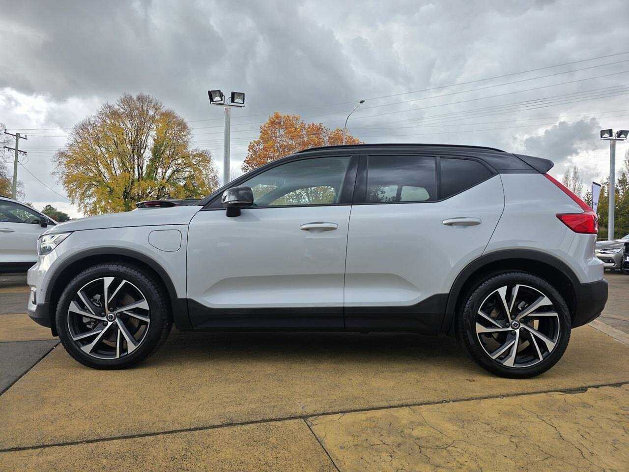 Volvo  XC40 Recharge R-Design, T5 Plug-In Hybrid (132+60 kW)