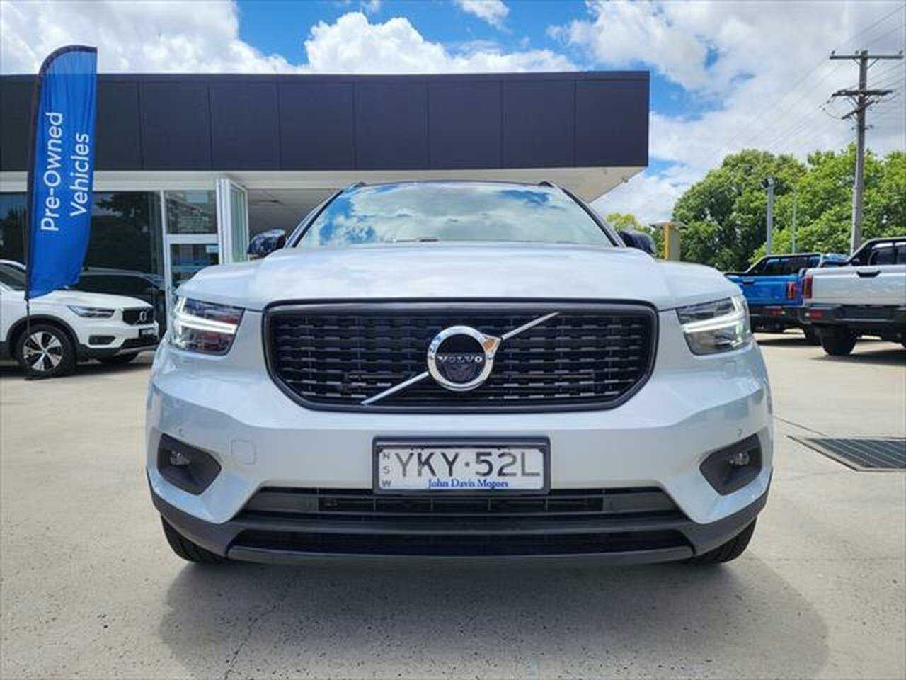 Volvo  XC40 Recharge R-Design, T5 Plug-In Hybrid (132+60 kW)