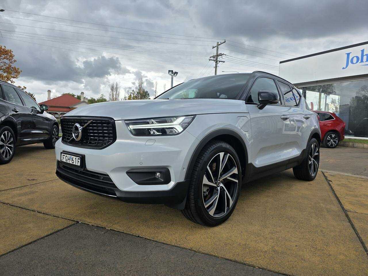 Volvo  XC40 Recharge R-Design, T5 Plug-In Hybrid (132+60 kW)