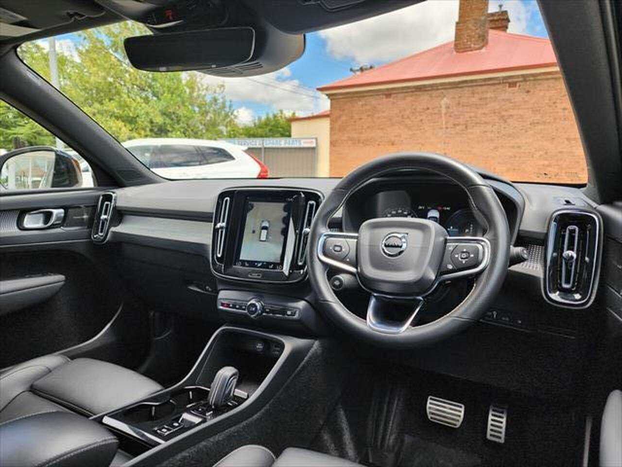 Volvo  XC40 Recharge R-Design, T5 Plug-In Hybrid (132+60 kW)