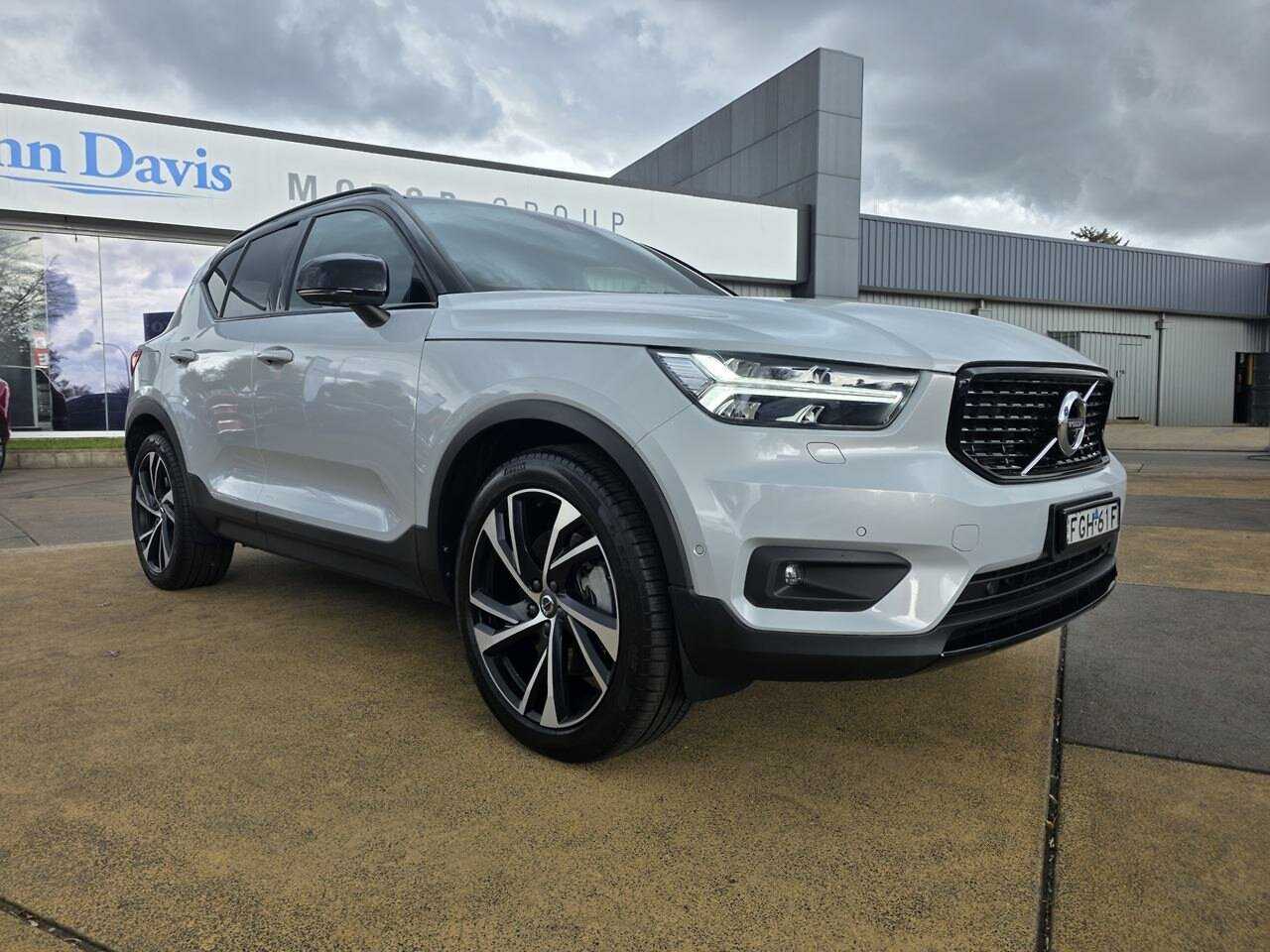 Volvo  XC40 Recharge R-Design, T5 Plug-In Hybrid (132+60 kW)