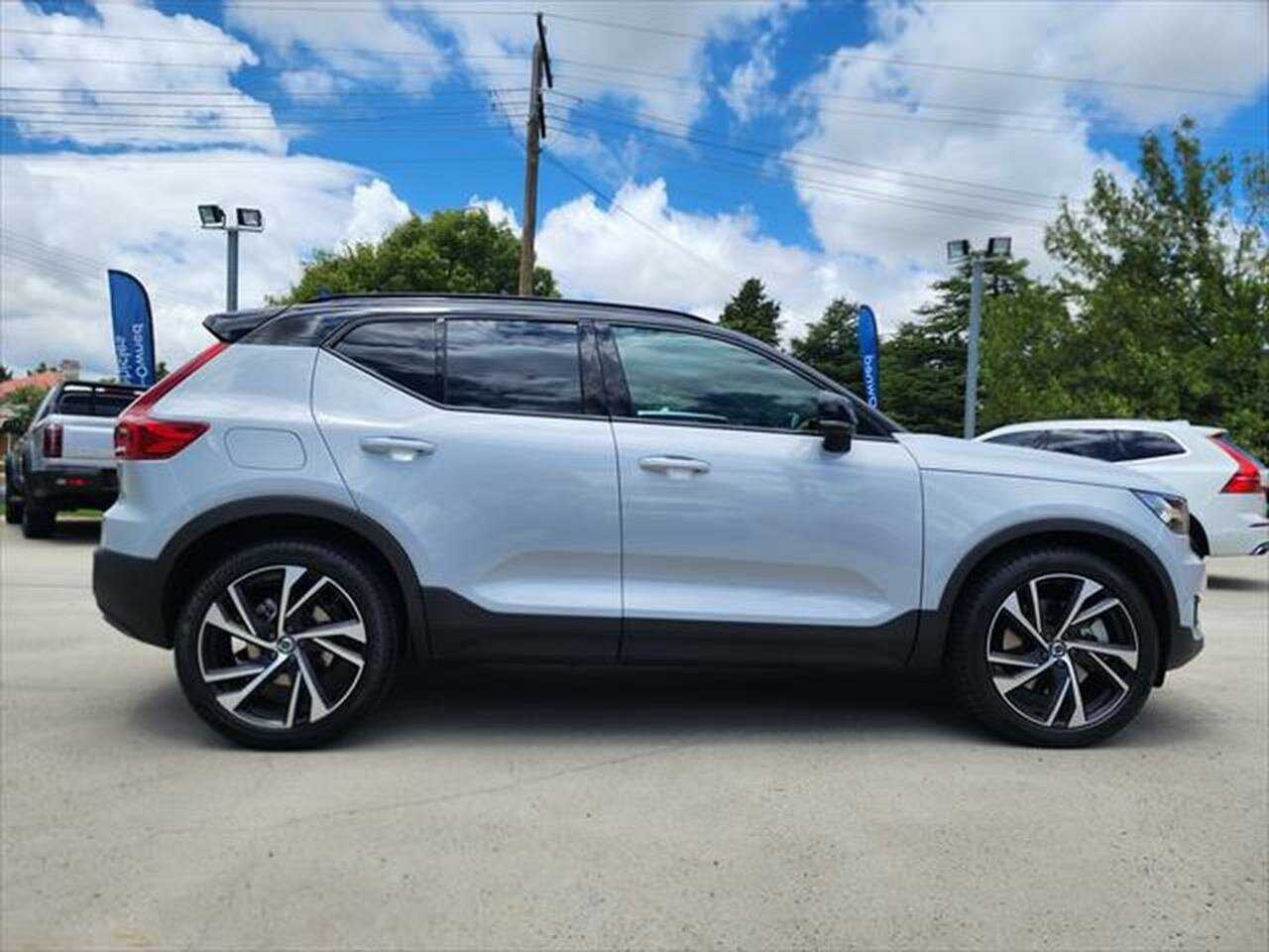 Volvo  XC40 Recharge R-Design, T5 Plug-In Hybrid (132+60 kW)