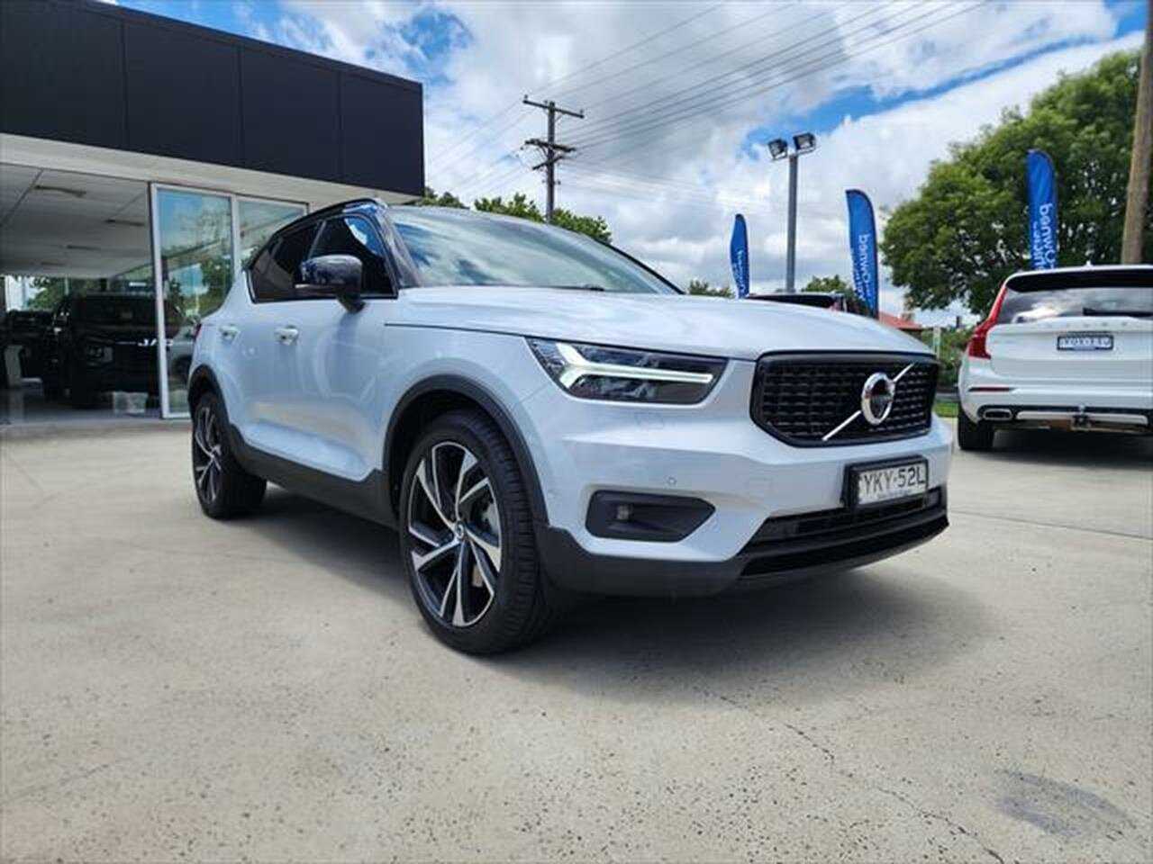 Volvo  XC40 Recharge R-Design, T5 Plug-In Hybrid (132+60 kW)