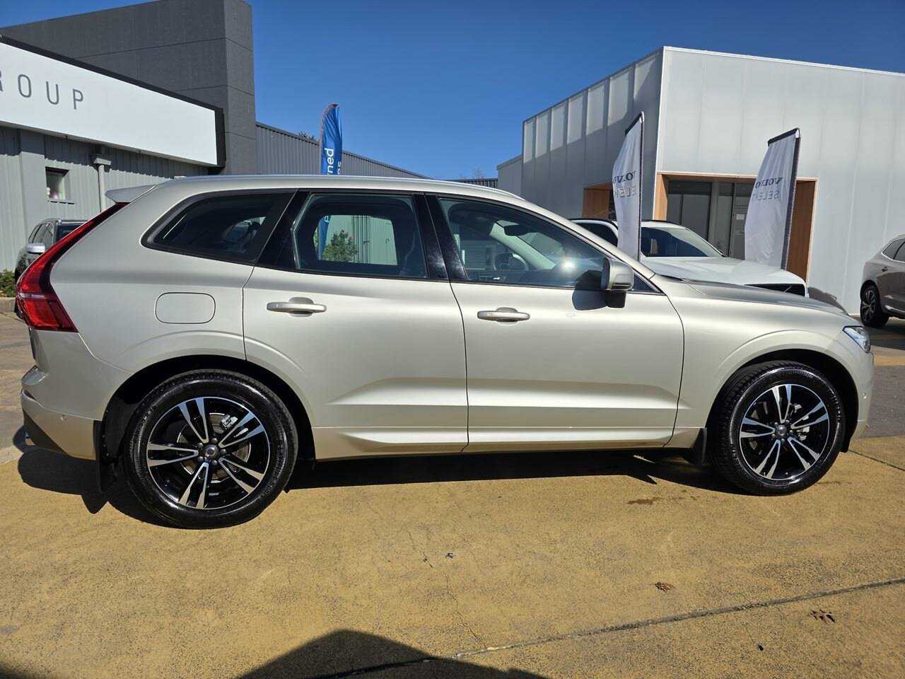 Volvo  XC60 T5 Momentum