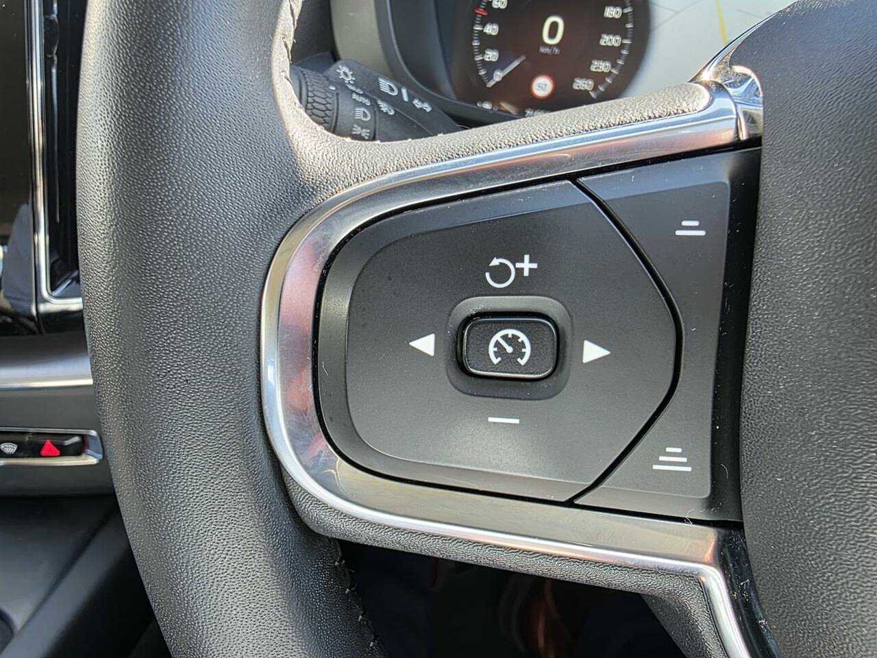 Volvo  XC60 T5 Momentum