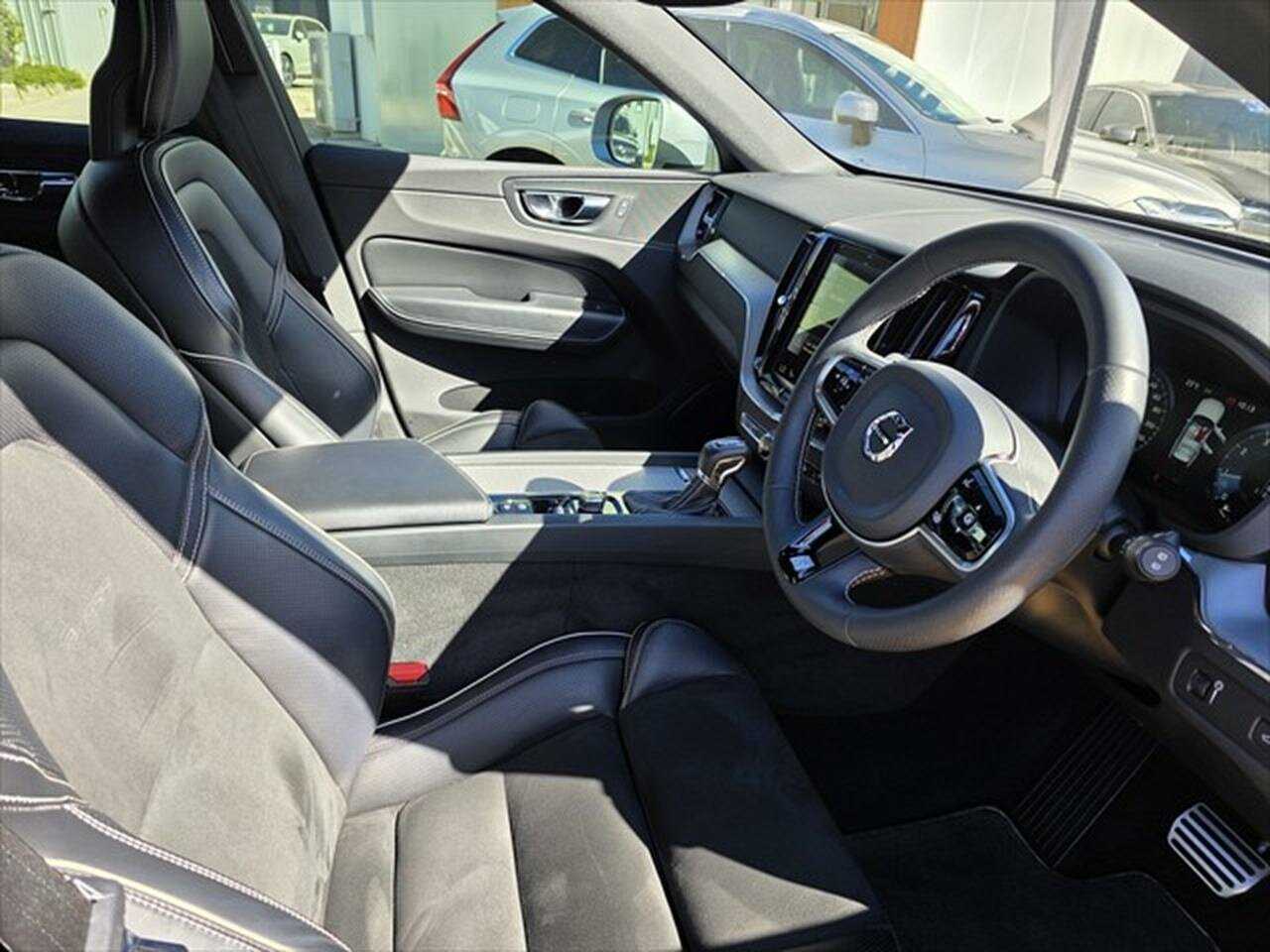 Volvo  XC60 T6 R-Design