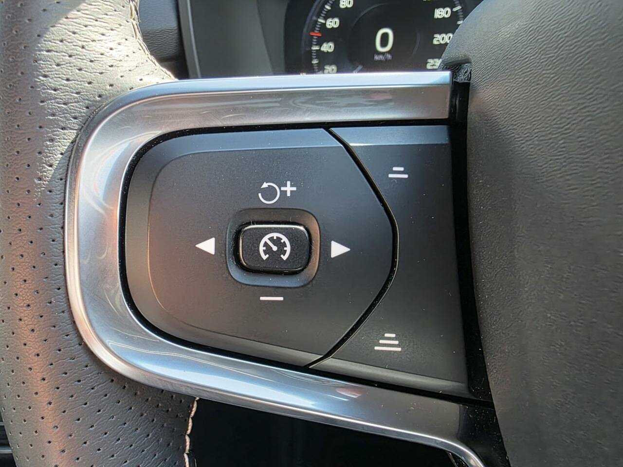 Volvo  XC40 T5 R-Design AWD