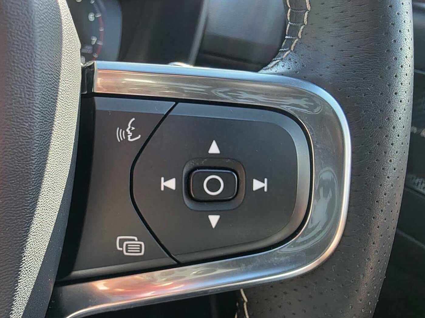 Volvo  XC40 T5 R-Design AWD
