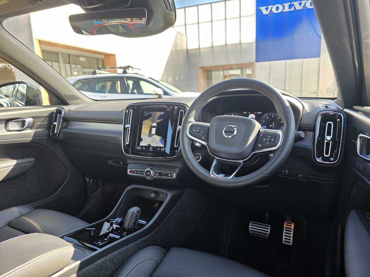 Volvo  XC40 T5 R-Design AWD