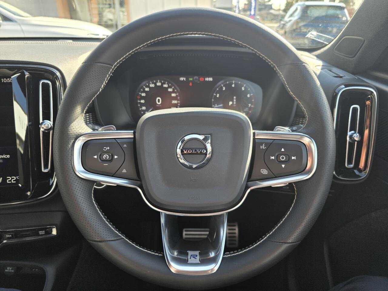Volvo  XC40 T5 R-Design AWD