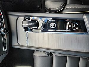 Volvo  XC60 Recharge R-Design, T8 AWD plug-in hybrid