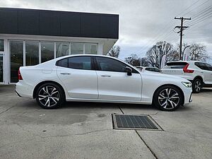 Volvo  S60 T5 R-Design AWD