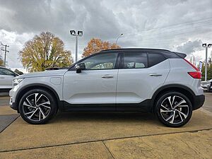 Volvo  XC40 Recharge R-Design, T5 Plug-In Hybrid (132+60 kW)