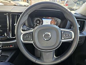 Volvo  XC60 T5 Momentum
