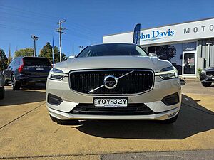 Volvo  XC60 T5 Momentum