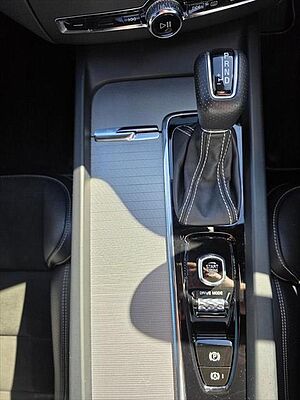 Volvo  XC60 T6 R-Design