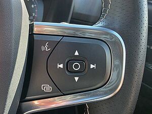 Volvo  XC40 T5 R-Design AWD