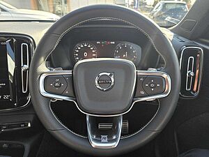 Volvo  XC40 T5 R-Design AWD