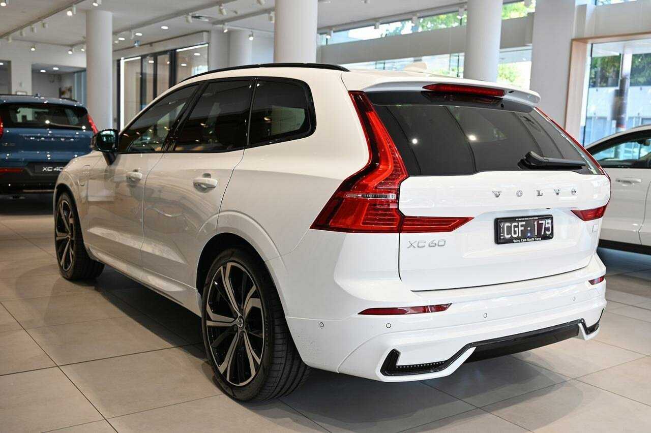 Volvo  XC60 Recharge Ultimate, T8 Plug-In Hybrid, Electric/Petrol, Dark