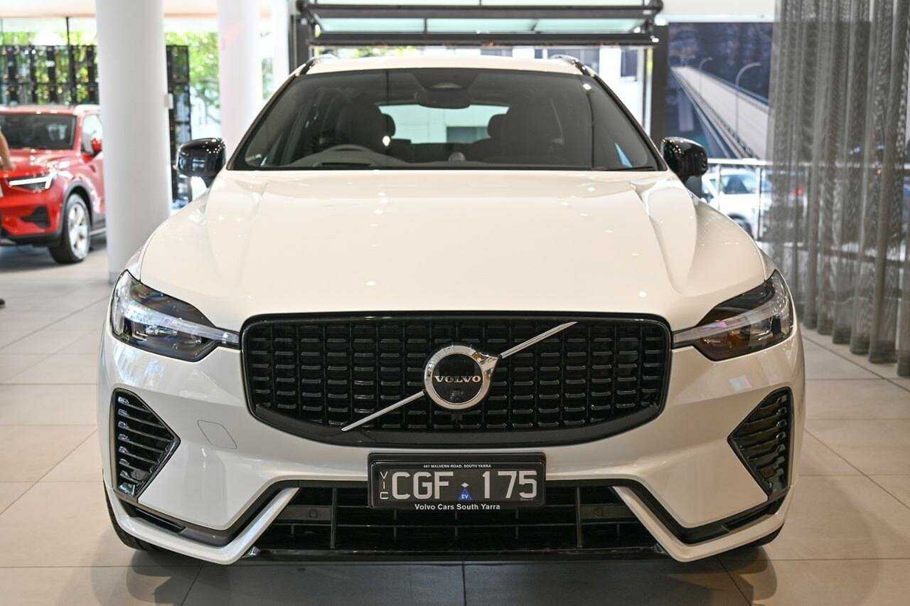 Volvo  XC60 Recharge Ultimate, T8 Plug-In Hybrid, Electric/Petrol, Dark