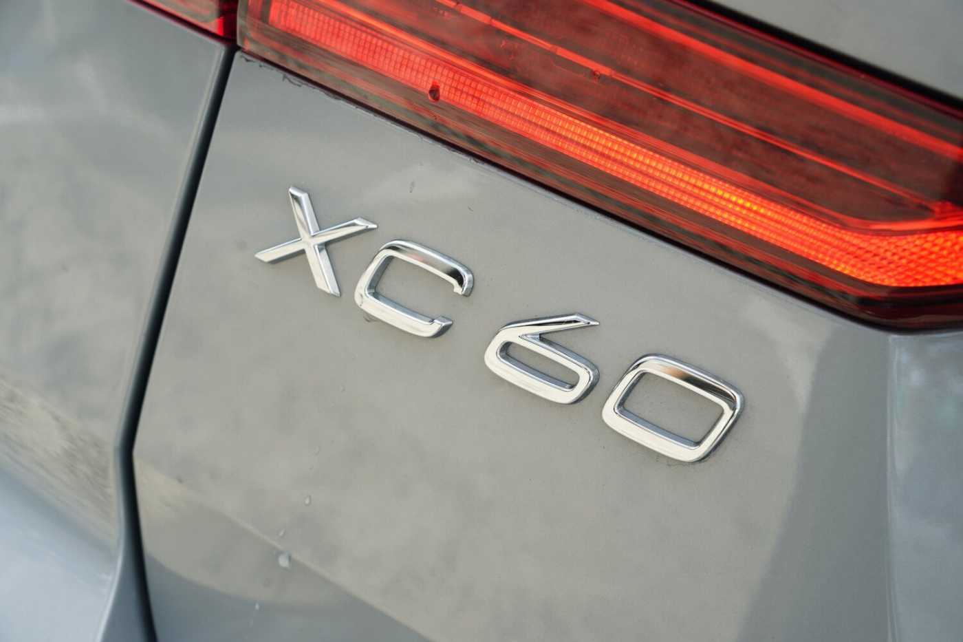 Volvo  XC60 Recharge Ultimate, T8 AWD Plug-in hybrid, Electric/Petrol, Dark