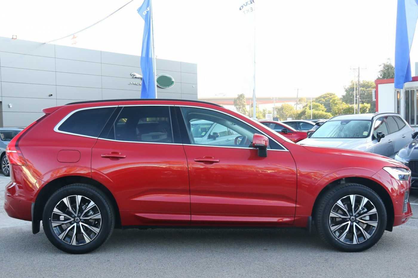 Volvo  XC60 Plus, B5 Mild Hybrid, Petrol