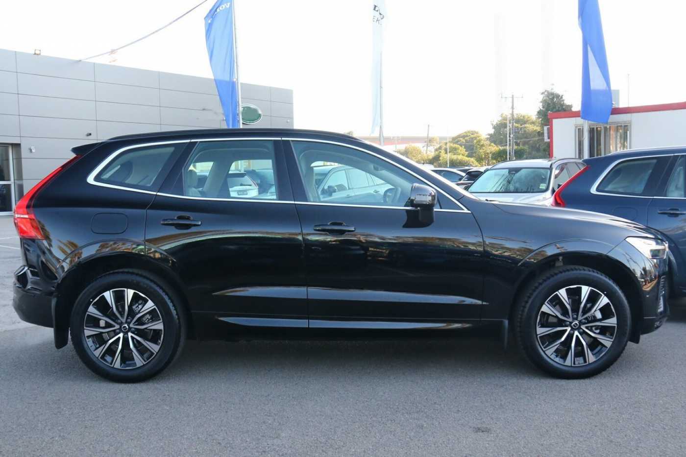 Volvo  XC60 Plus, B5 Mild Hybrid, Petrol