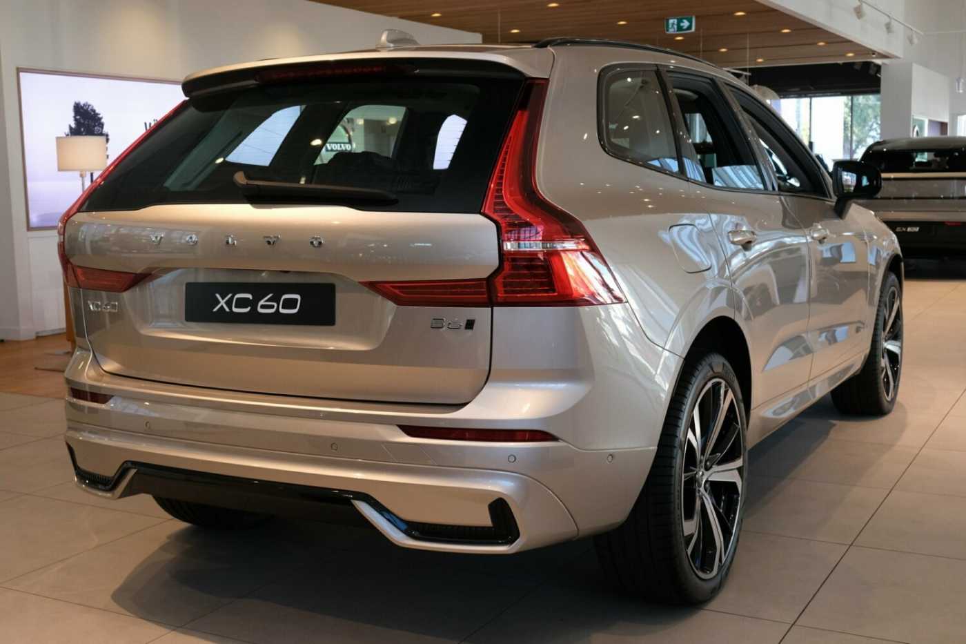 Volvo  XC60 Ultimate, B6 AWD mild hybrid, Petrol, Dark