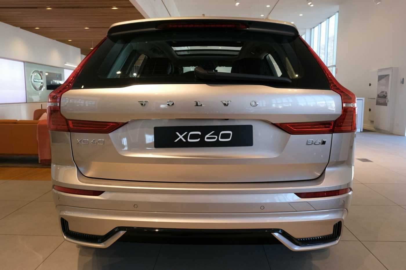 Volvo  XC60 Ultimate, B6 AWD mild hybrid, Petrol, Dark