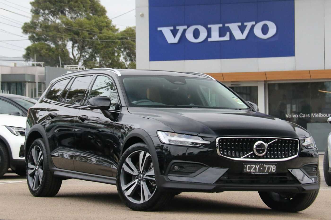 Volvo  V60 Cross Country Ultimate , B5 Mild Hybrid, Petrol